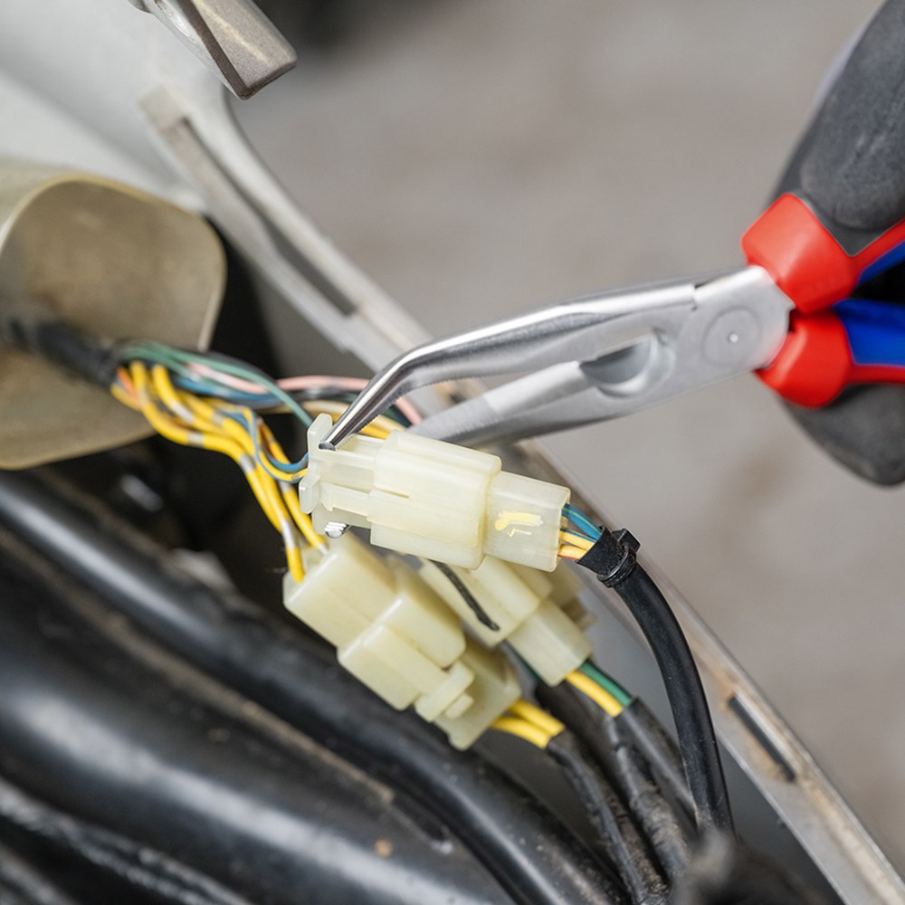 telefoontang gebogen knipex-4